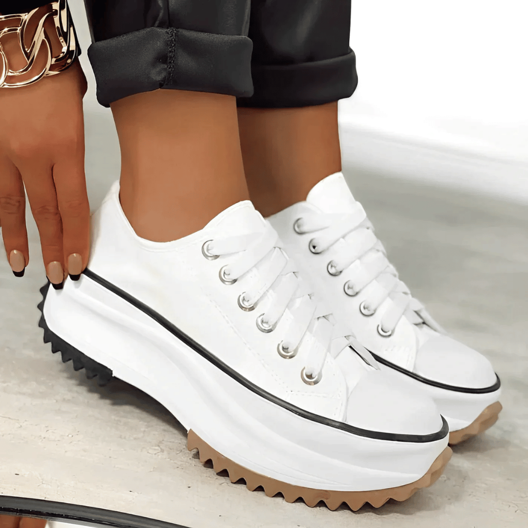 Stevige platformschoenen van canvas met een robuust ontwerp met ribbelzolen