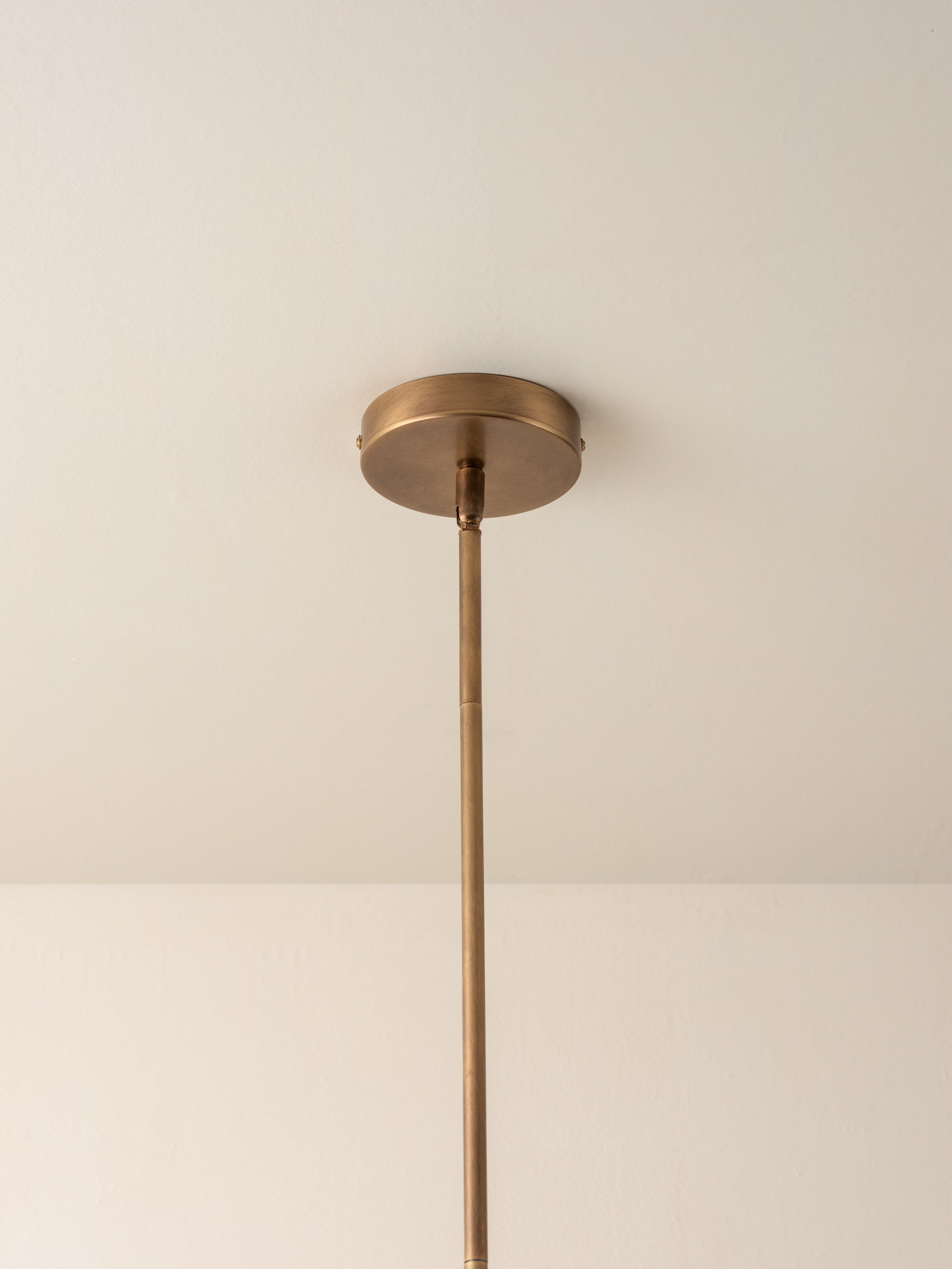 Boule | Koperen hanglamp met opaalbollen 4