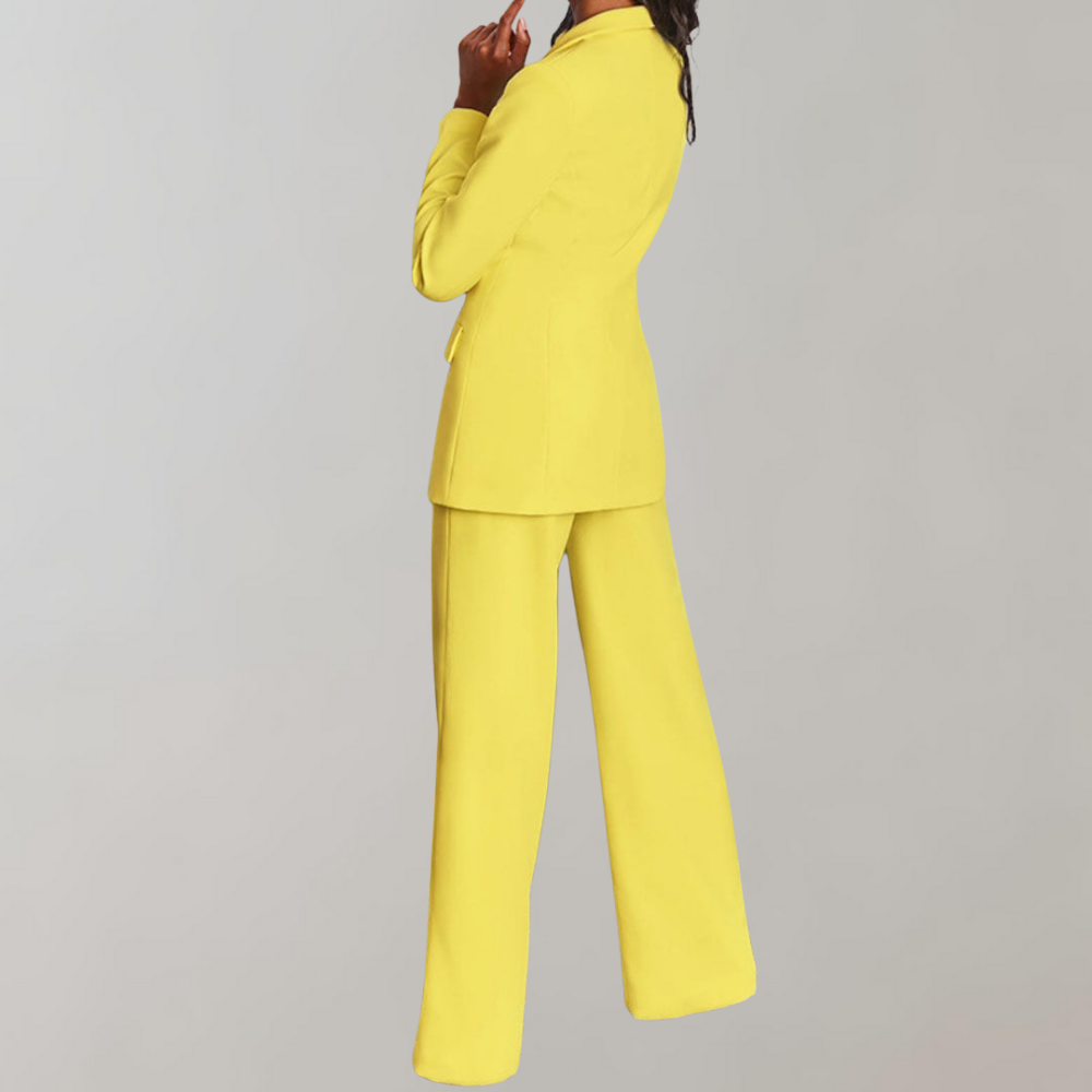 Set van een op maat gemaakte blazer en broek – strak damespak