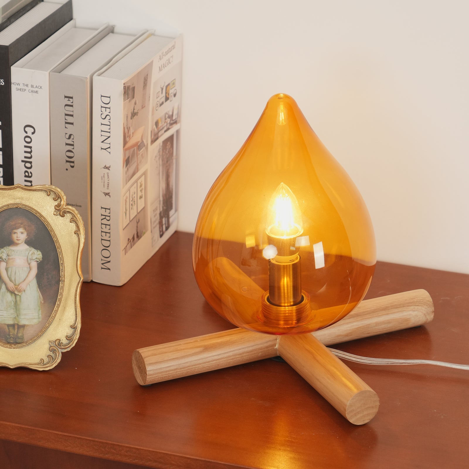 Firebam | Handgeblazen glazen tafellamp met houten basis 0