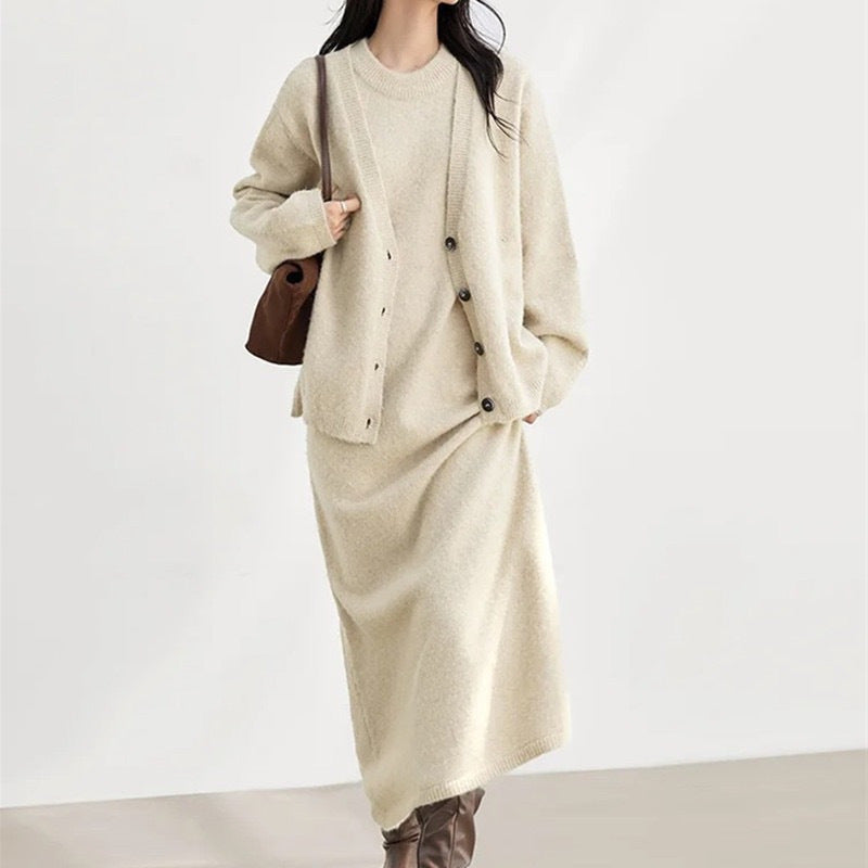 Gebreide damesjurken | Tweedelig ontwerp met knoopaccenten 3