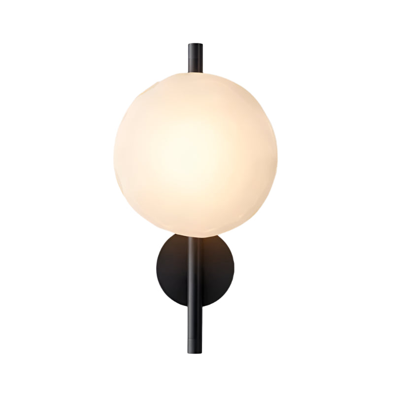 Hugbel | Mondgeblazen glas wandlamp met aluminium frame 21
