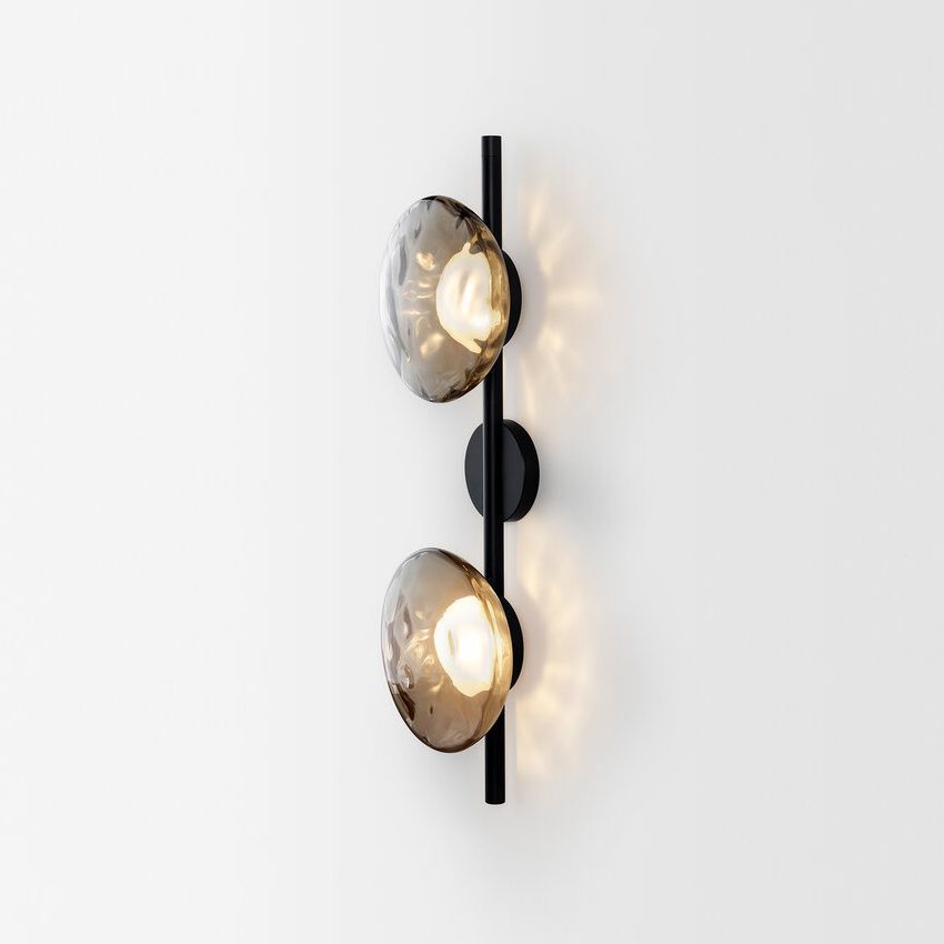 Hugbel | Mondgeblazen glas wandlamp met aluminium frame 5