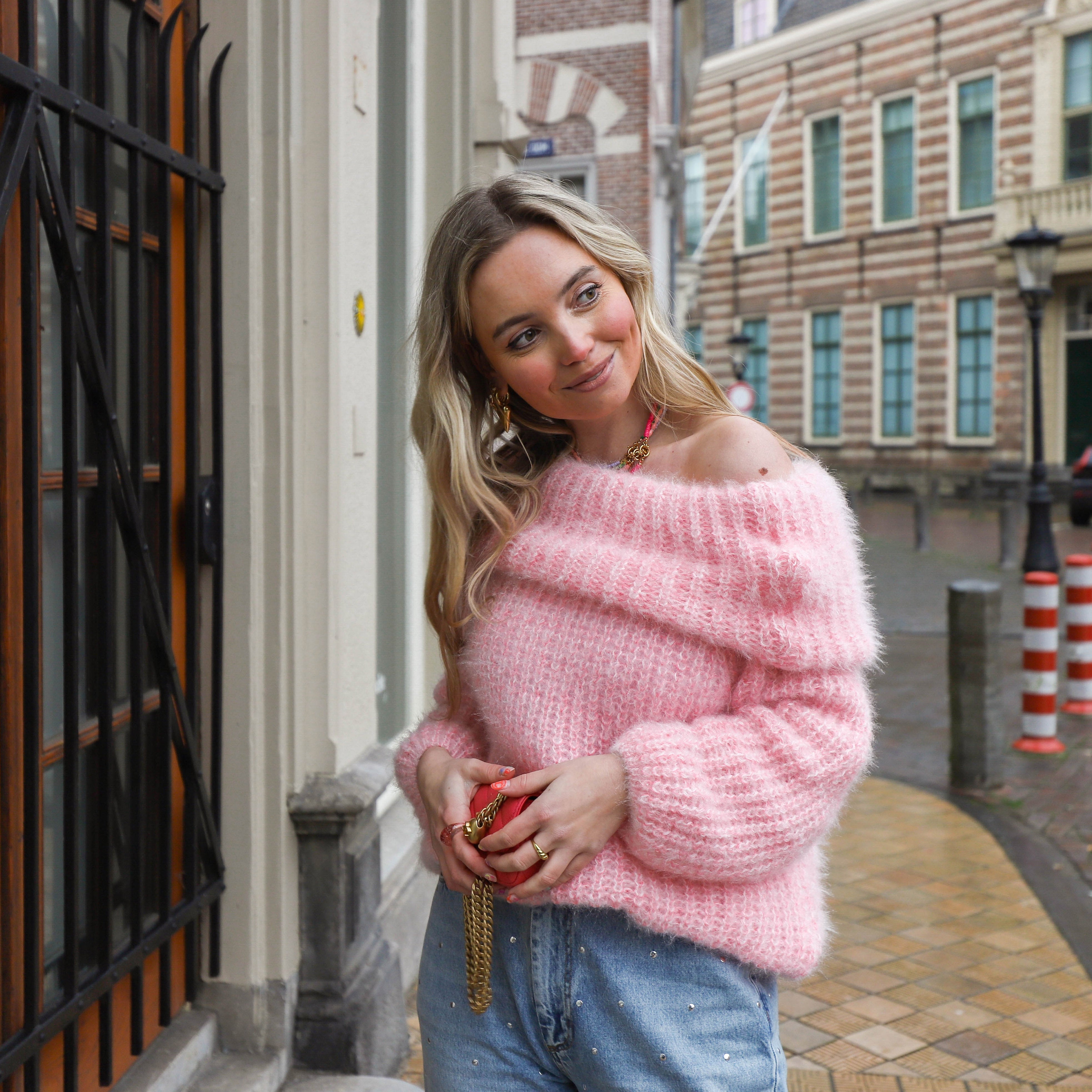 Julie - Off-shoulder Effen breisel zoeter