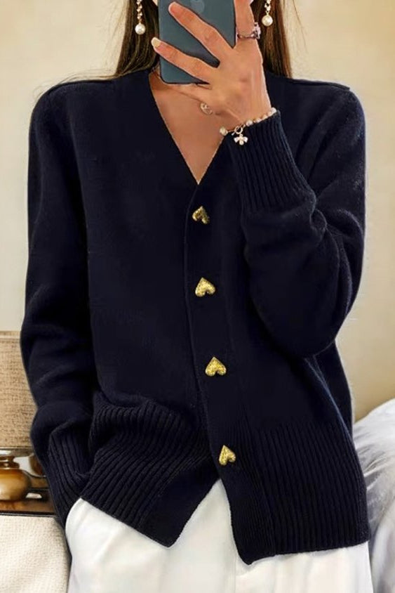 Olivia | Elegant wit vest met gouden knopen en ribgebreide boorden 0