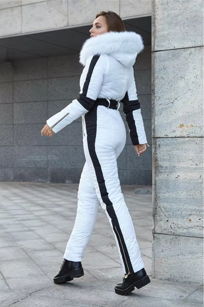 Lucy - Warm en Stijlvol Skipak met Capuchon en Ceintuur