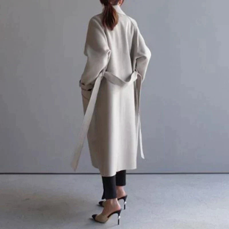 Lange wollen trenchcoat met riem en zakken – Klassieke dameskleding