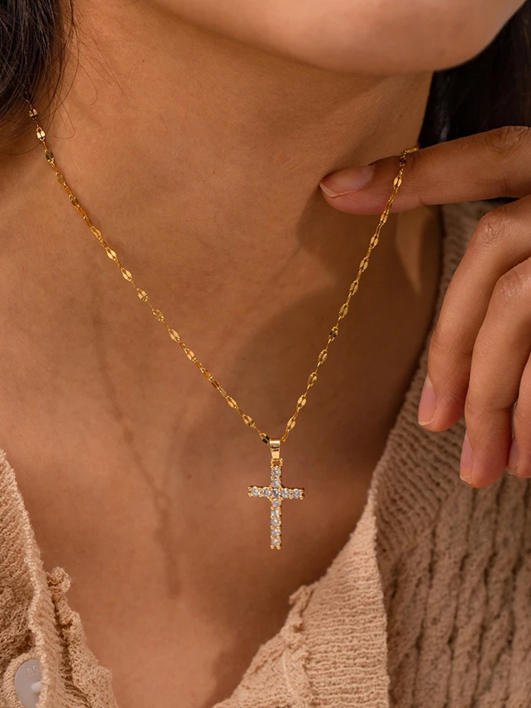 Maria - Stralende Gouden Kruisketting met Zirkonia