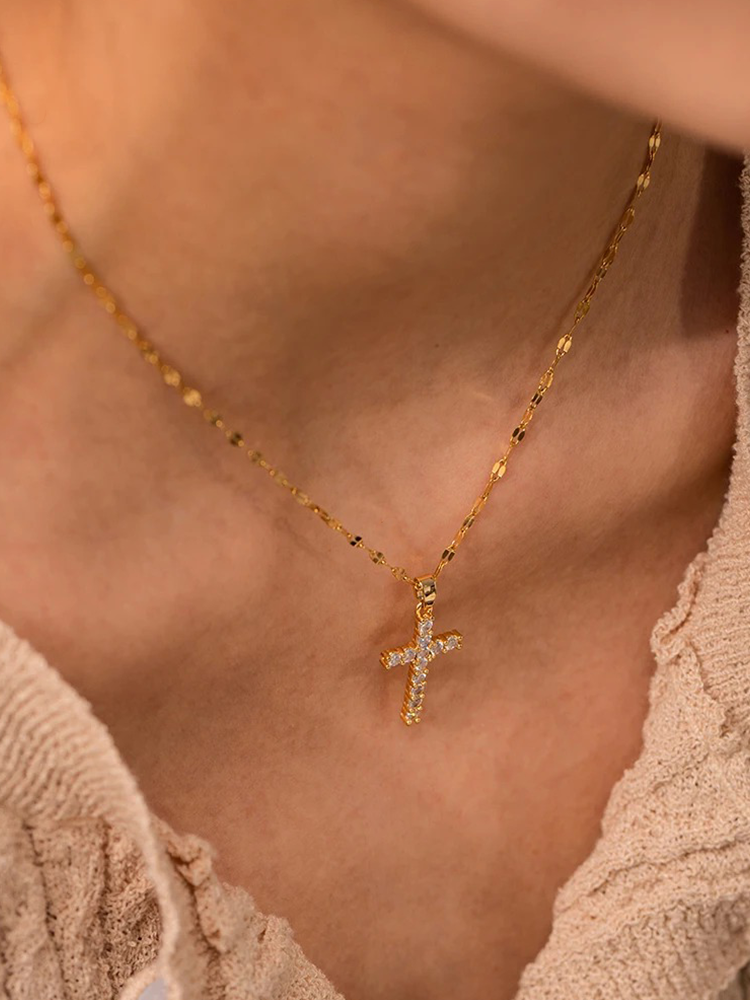 Maria - Stralende Gouden Kruisketting met Zirkonia