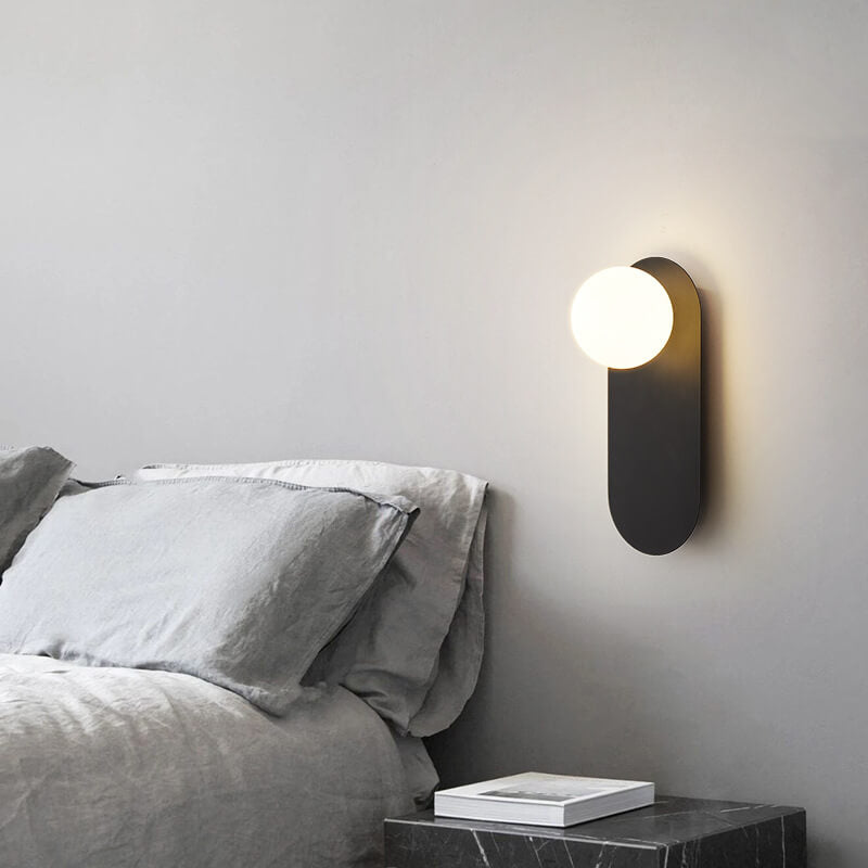 Minimalistische wandlamp | Glazen kap, moderne uitstraling 0