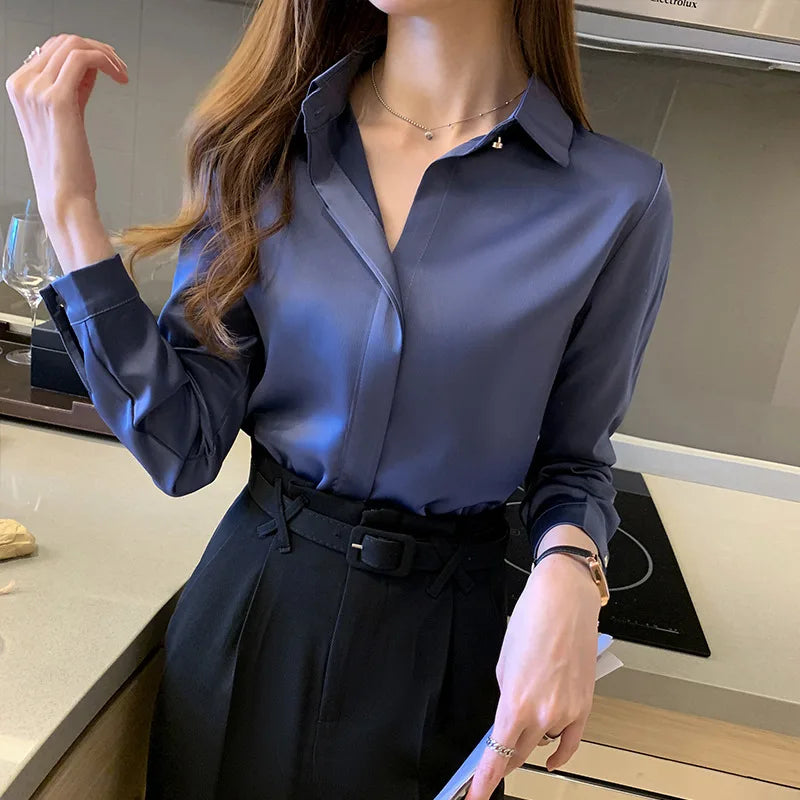 Amara - Satijnen Blouse met Lange Mouwen en V-Hals