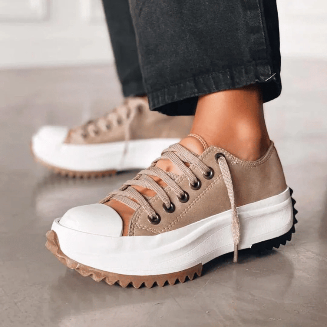Stevige platformschoenen van canvas met een robuust ontwerp met ribbelzolen