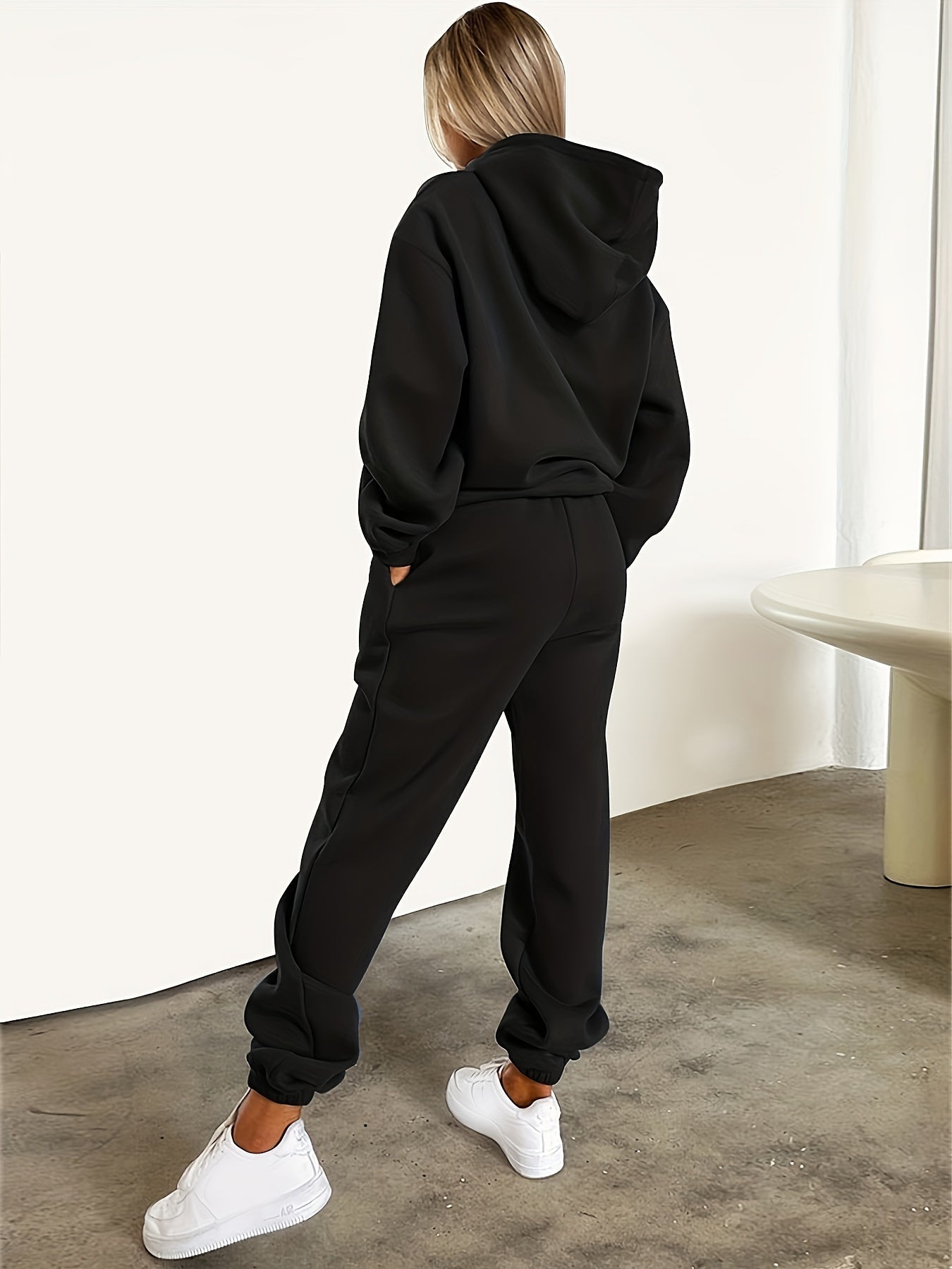 Trainingspak Dames. Trui. Joggingbroek. Set. Victoria Mae. Nederland. Belgie